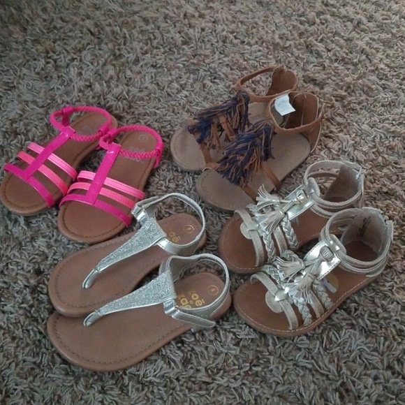 Bundle of sandles - Picture 2 of 3